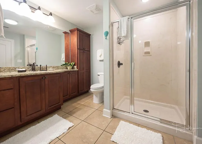 Phoenix 1602-1 Apartment *